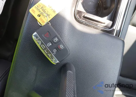 2018 Jaguar Xe 25T из США, поврежденный, VIN SAJAR4FX7JCP35825